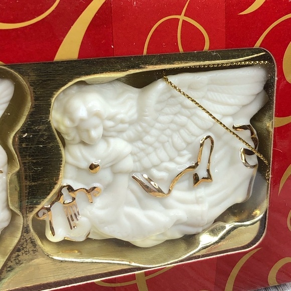 Vintage 2001 Avon Porcelain Christmas Ornament Set - Picture 4 of 6
